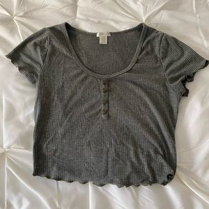 Cropped tee